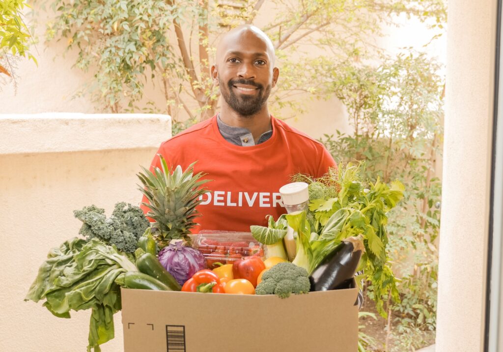 supermarkets and grocery online shopping delivering